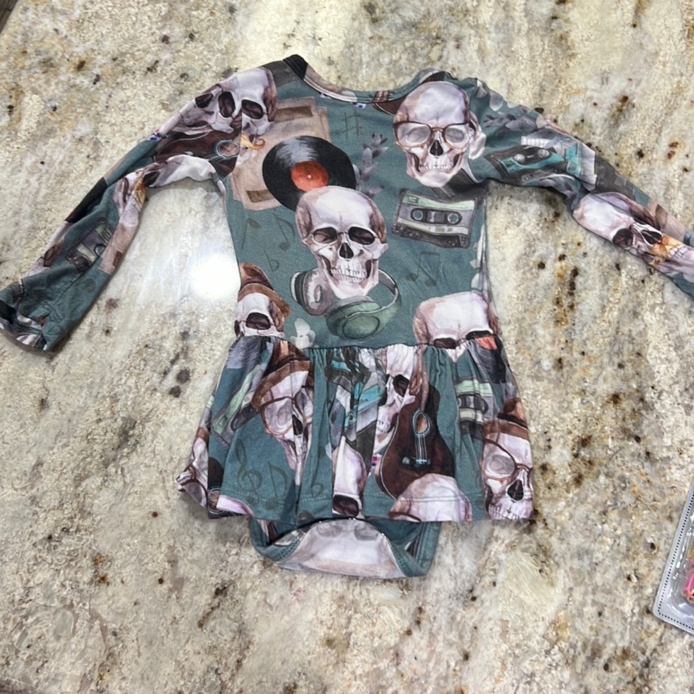 Posh Peanut Skull Twirl